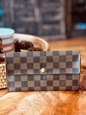 Louis Vuitton
 Damier Ebene Pattern Sarah Wallet